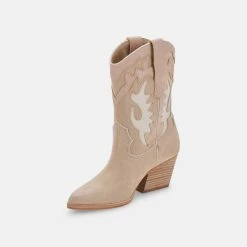 Dolce Vita Landen Boots in Dune Suede for women -Dolce Vita store 639cc724175b4abf84f9c1e0fe92bf84 4077bd9b 7ecc 44ef 8cd8 10738250a6f3 1080x